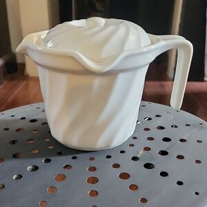 Vintage Opus Swirl Measuring Cup With Lid